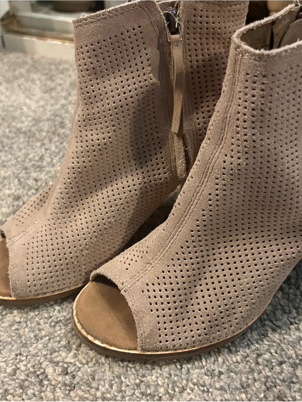 Tom’s Majorca Suede Open Peep-Toe Ankle Booties Taupe Shoes Sz 6.5